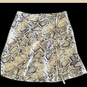 Emory Park Snakeskin print mini skirt - Size small- great condition-